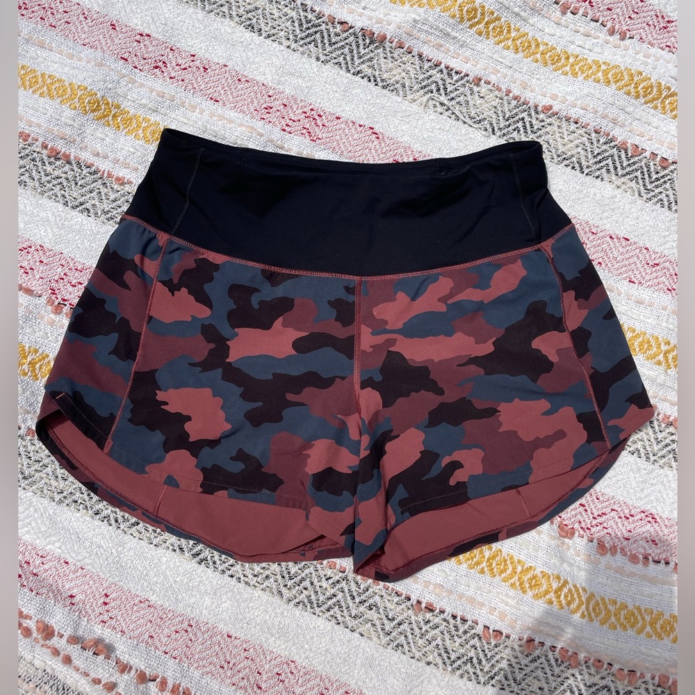 EUC Size 8 Lululemon Speed Up Mid-Rise Lined Short 4"
